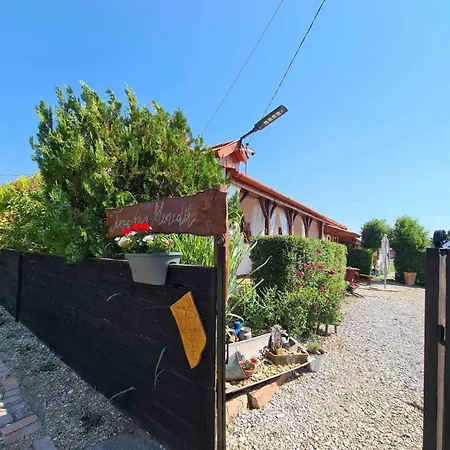 Tisza-tavi Menedek Apartment